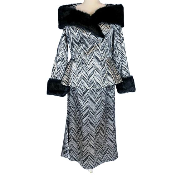 Ashro Two Piece Women's Suit Faux Fur Trim Metallic Silver Plus Size 14 NWT - Picture 1 of 7